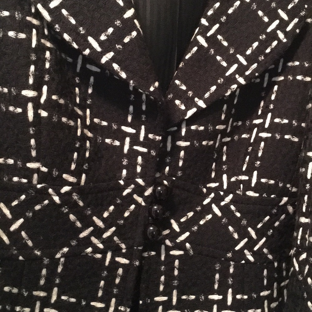 Suit - Picture 4 of 5